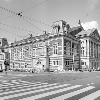Spot the difference: Concertgebouwplein in 1985 and 2026