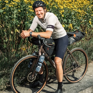 Michael Bouwens (48) cycles from Amsterdam to Ibiza to raise money for children with cancer: 'They are fighting a battle for life and death'