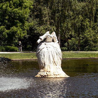 Wedding dress in Westerpark must be kept clean and is taken indoors every winter