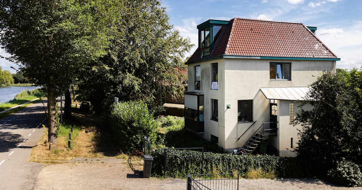 Krakers moeten binnen drie dagen weg uit al verkochte villa op de Amsteldijk