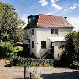 Squatters must leave sold villa on the Amsteldijk within three days