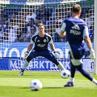 Goalkeeper Ter Stegen debuts for Ajax against PEC, Henrique also in starting lineup for the first time