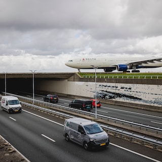 Shrinkage and flight tax will hit Schiphol according to aviation giant Delta, but the underlying message is more ominous