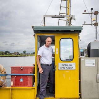 The ferries of Amsterdam and its surroundings have history and character: ‘The whole world crosses here’