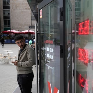 De economie groeit verrassend, maar Russen halen hun geld van de bank: ‘Als Kremlin dát doet, betekent dat het einde van de Russische economie’
