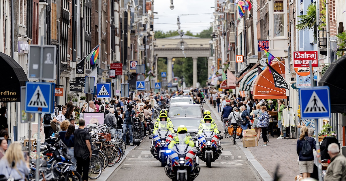 Van kroegmaatjes tot ex-gedetineerden: tientallen Amsterdammers nemen in het Zonnehuis afscheid van 