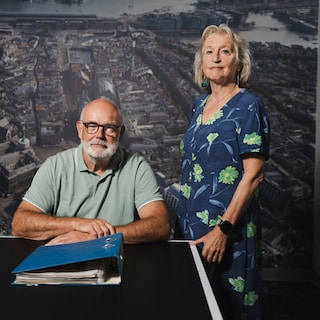 These two former police officers have been searching for two years for the identity of ‘Lucky’, the man who can no longer speak after a brain hemorrhage