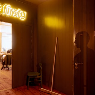 Amsterdam startup Firsty lets travelers call and use internet for free worldwide: In effect, anyone can become a telecom provider with this