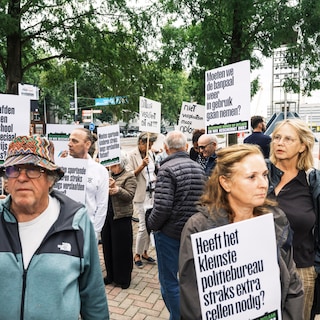 Sloten residents and Nieuw-West committee want new location for 39 vulnerable Amsterdammers; district chair admits mistakes: ‘I have been deeply ashamed’