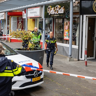 Armed robbery at jewelry store on Burgemeester de Vlugtlaan in Amsterdam Nieuw-West