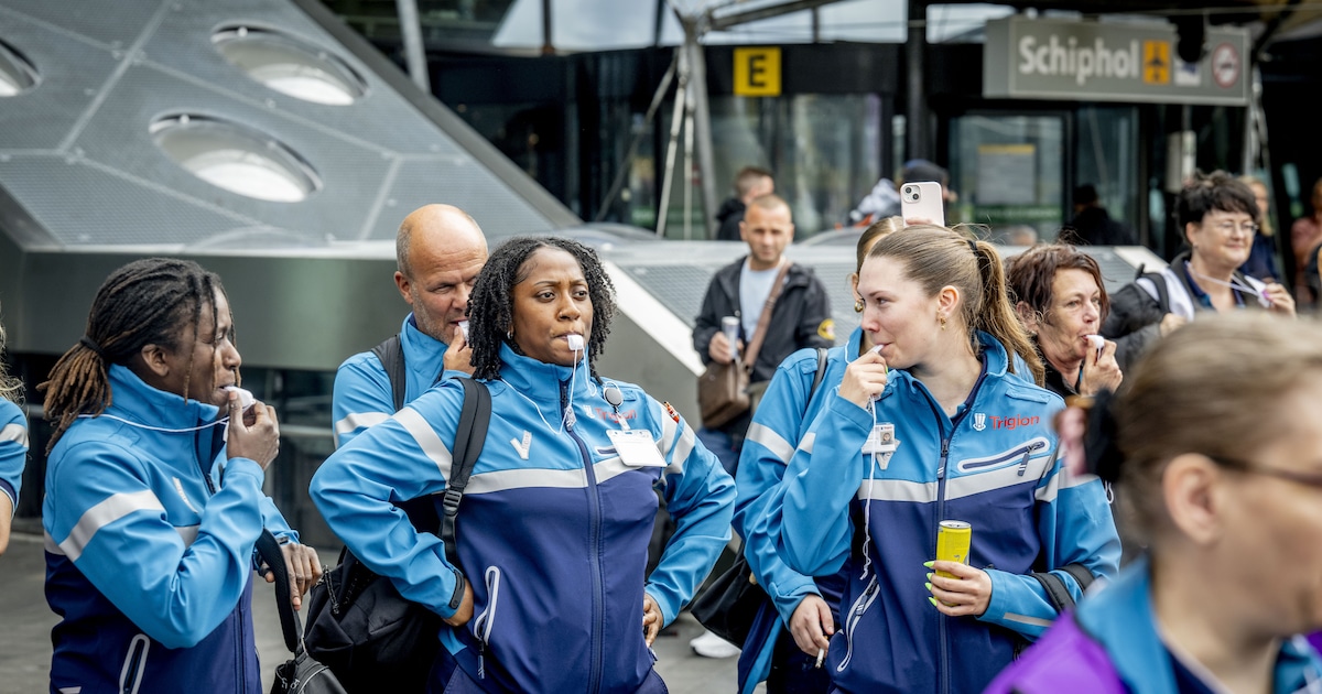 Beveiligers Schiphol zijn de chaos zat: acties op til bij de passagierscontrole, lange wachtrijen ve