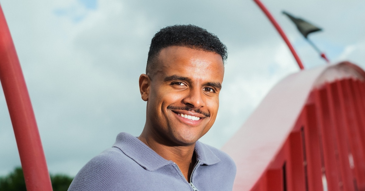 Het Amsterdam van zanger en acteur Jasha (30): ‘In mijn lievelingskroeg Eddy Bar is het nooit te dru