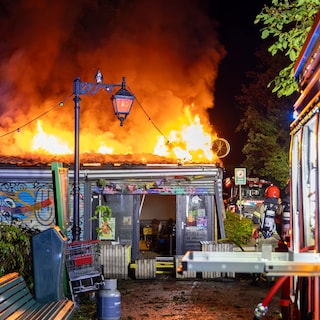 Parknest community center in Flevopark largely destroyed by fire