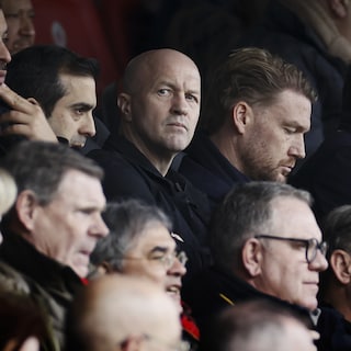 Will Cruyff balance the squad with his bluff poker?