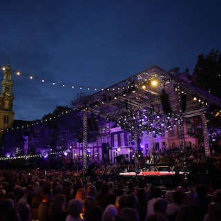 You know it’s coming, but still: goosebumps as everyone sings ‘Aan de Amsterdamse grachten’ during the 44th Prinsengracht Concert