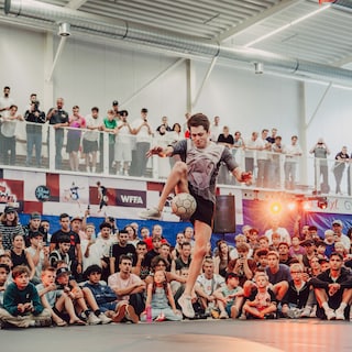 ‘I still can’t believe it’: freestyle football world champion Abel de Jager (19) trained for years on the street and under Noord metro station