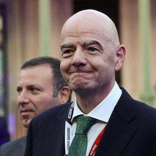 Uefa bereidt strafrechtelijke procedures voor tegen Fifa-baas Infantino vanwege WK-plan