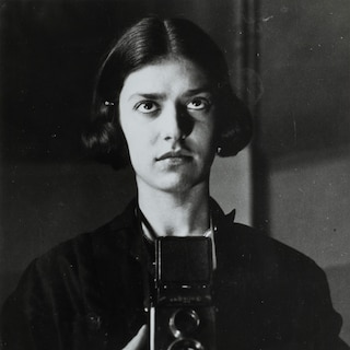 Eva Besnyö (1910-2003) became famous for her photo of the boy with the double bass, but a major exhibition at the Hague Museum of Photography shows how much more she had to offer
