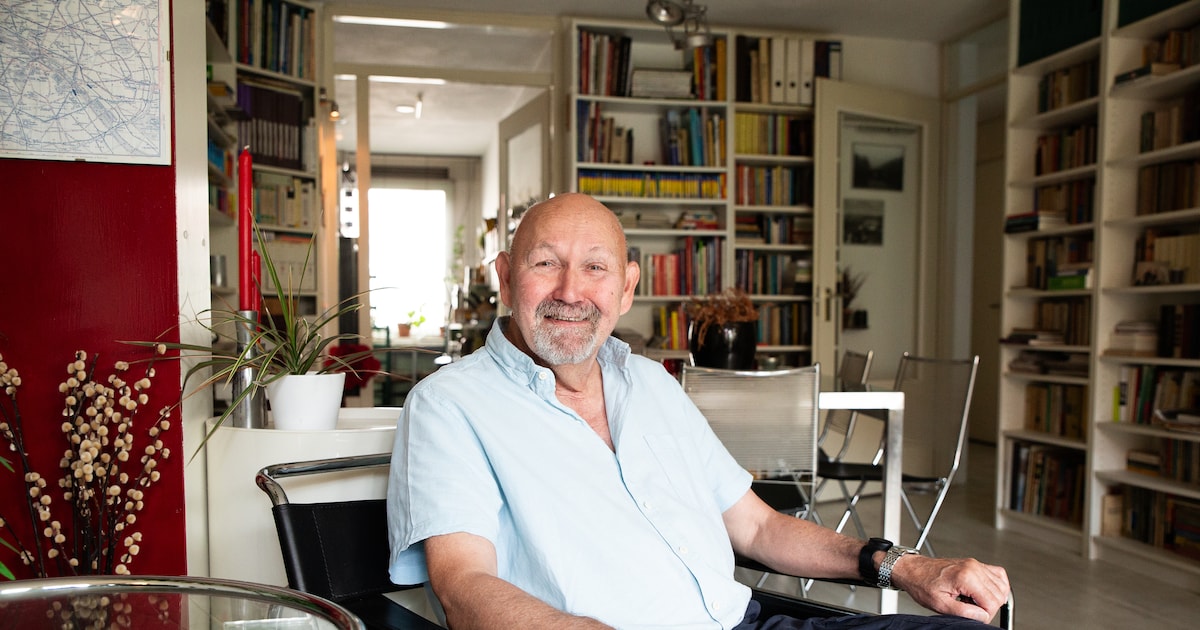 Het appartement van Cor de Bie (76) in De Pijp is helemaal in Franse sferen: ‘Voor mijn Franse uiens