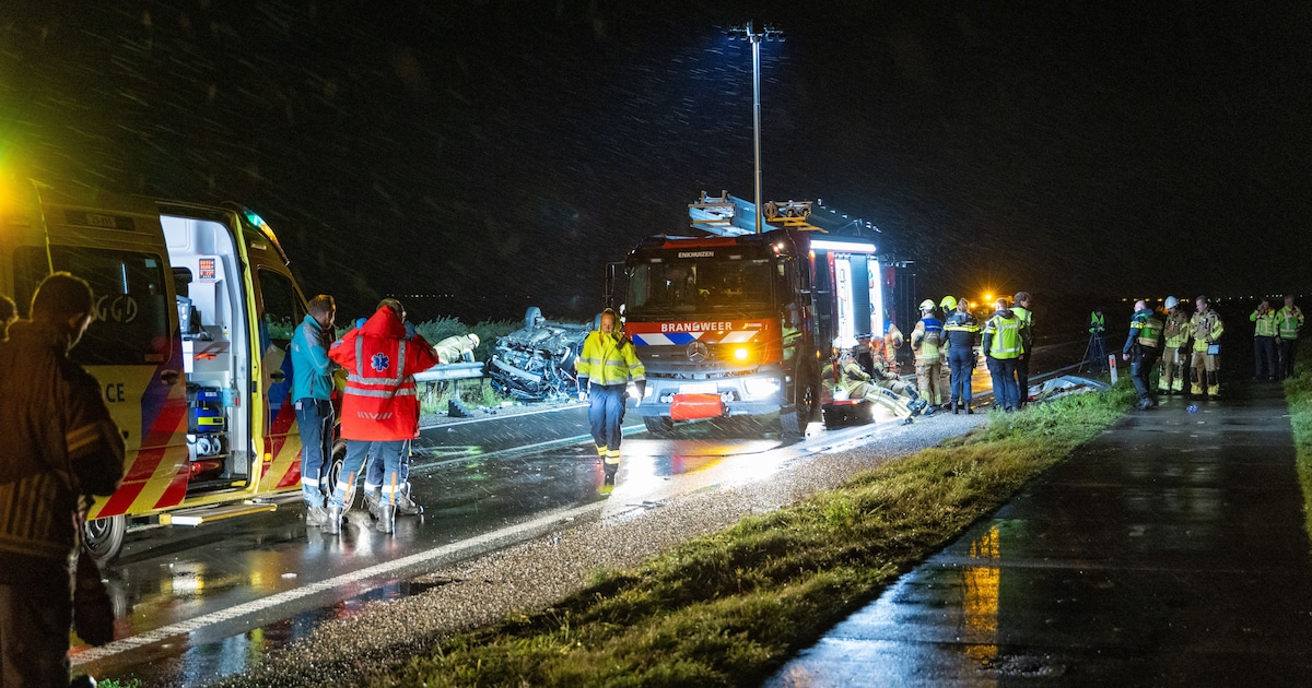 Zeker drie doden door botsing op dijk Lelystad-Enkhuizen