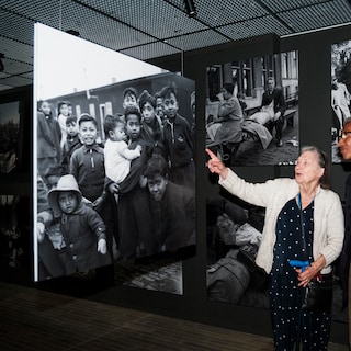 Jewish photographer Maria Austria captured Moluccan families in former Westerbork camp in 1952: ‘She recognized what those people were feeling’