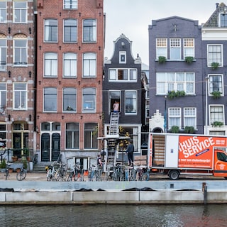 Fewer people moving to Amsterdam and fewer leaving: population grows to 944,322
