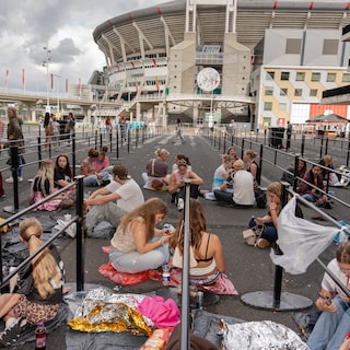 Young fans queue for hours at Ziggo Dome ahead of Roxy Dekker concert: I think I am going to cry a lot