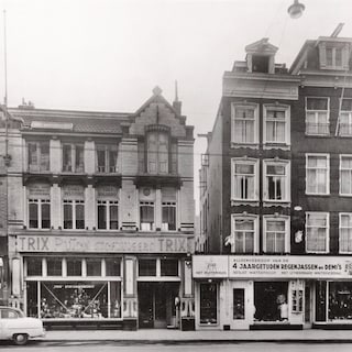 Spot the difference: Vijzelstraat in 1956 and 2026