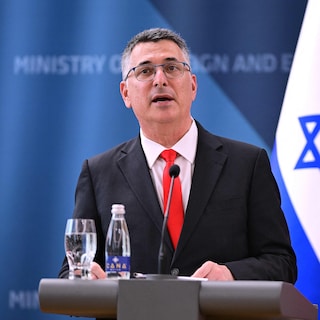 Israel revokes status of Dutch diplomats over import ban