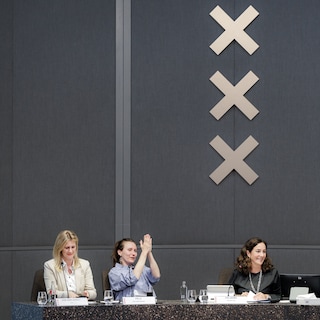 More efficient with 2,500 fewer staff, but who will get a grip on the municipality?
