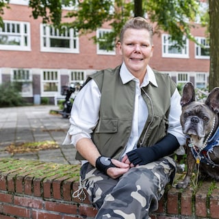 Yvonne (54) is disabled and would like a sewing machine to make clothes for her dog Jantje