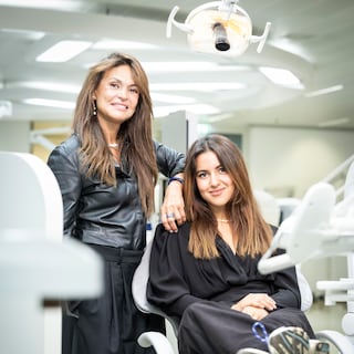Rasja (55) and Ghislaine (26): ‘I was already working behind the counter in your dental practices when I was sixteen’