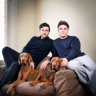 John (62) and Roemer (21): ‘We get along well with everyone in Amsterdam’