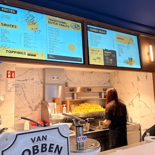Chic on paper, cheap in practice: for a good snack bar, you shouldn't be in the city center