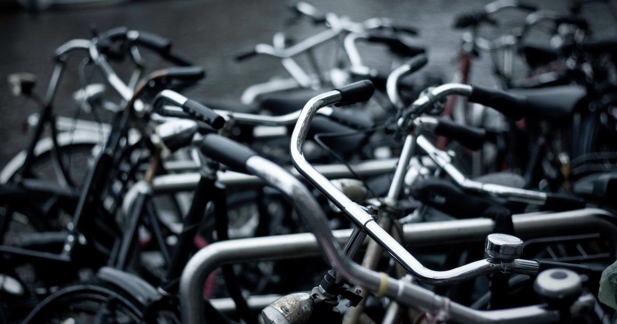 Opinie: ‘Amsterdam, blijf van onze fietsen af! Drie dagen is geen redelijke termijn na een sticker, 