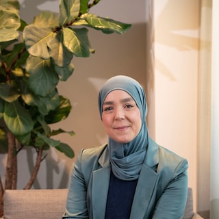 Alderman Esmah Lahlah (46) has only just moved to the city but is already participating in the Great Amsterdam Dictation: 'It's part of my onboarding'