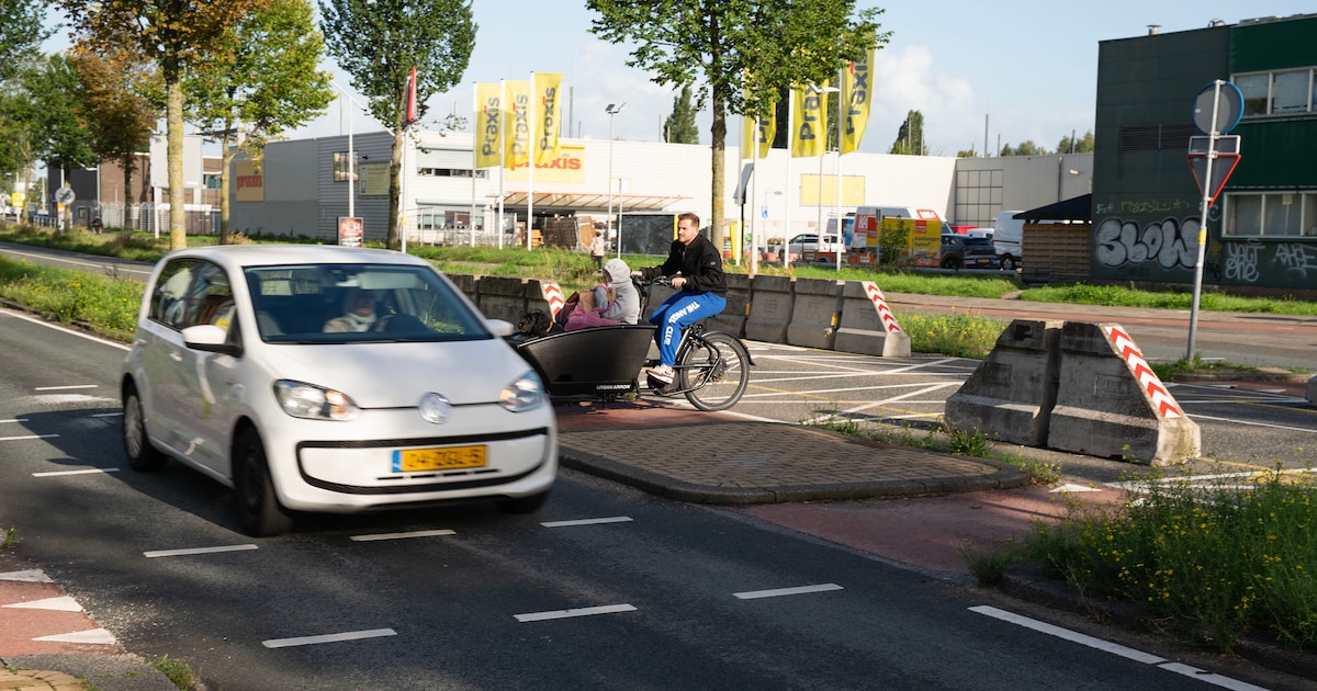 Omwonenden willen veiliger Klaprozenweg na twee dodelijke ongelukken: ‘Vrachtwagens toeteren zodat z