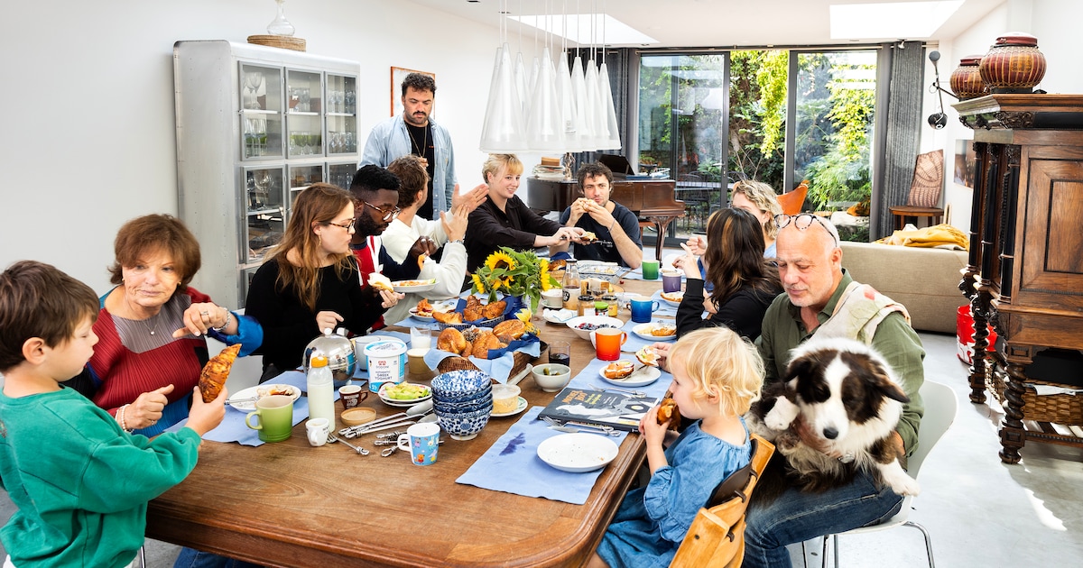 Op zaterdagochtend schuift de hele familie aan bij Edi: ‘Ik zorg nog altijd voor te veel eten’