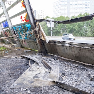 Sound barrier on A10-West catches fire for the fifth time: why is this happening?