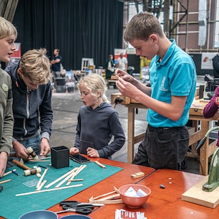 Ambacht in Beeld festival brings over a hundred master craftspeople to the NDSM Warehouse: ‘Learning from each other is an easy way to connect’