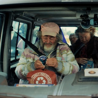The distinctive music of Spinvis fits seamlessly with this deadpan road trip of a fired taxi driver