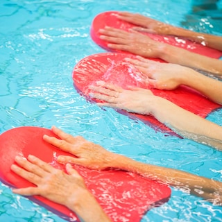 New vocational training for swimming instructors aims to tackle shortages in Amsterdam pools: We hope for hundreds of applicants