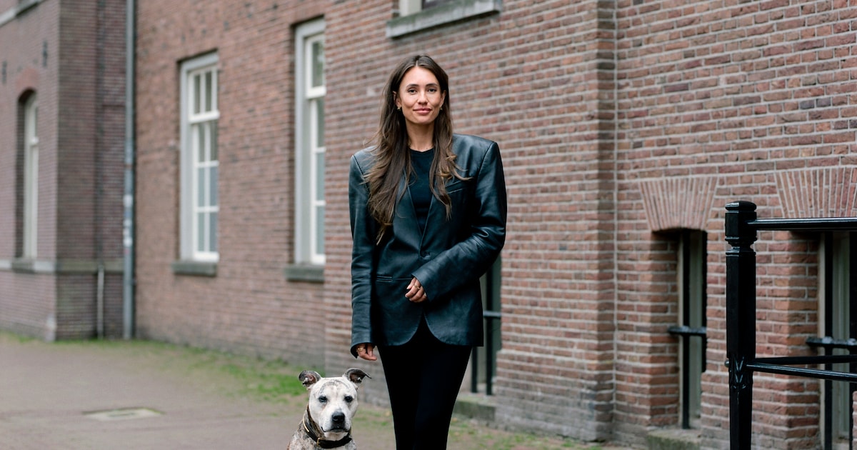 Julia Mekkes (33) pleit strafzaken, maakt podcasts én heeft een broodjeszaak: ‘In mijn hoofd ben ik 