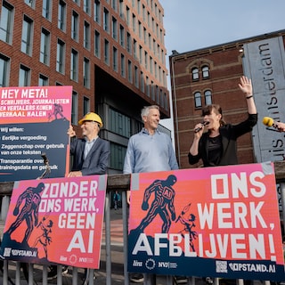Keep your hands off our texts: writers demonstrate at Meta's Dutch office against unlawful copying and distribution of texts
