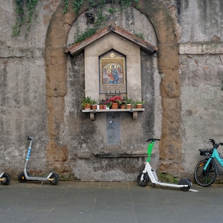 Helmet mandates, high fines, and reflective clothing: how cities are curbing e-scooters