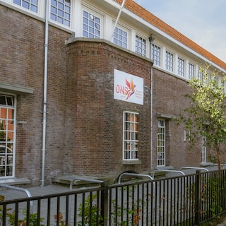School principal in Amsterdam-North hired daughter and son-in-law's companies for nearly one million euros