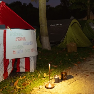 Illuminated tents in Westerpark symbolize Amsterdammers without a home