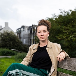 How Josje (30) handles Purple Friday as a teacher in East: 'I never ask if they accept gay people. I ask them which day I should propose to my girlfriend'