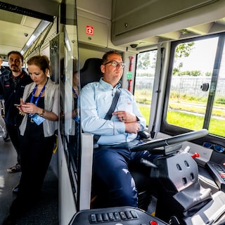 Future technology in Amsterdam, already in Rotterdam: a self-driving shuttle transports passengers to the airport