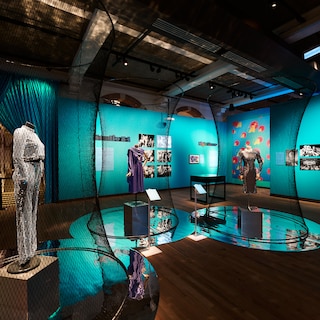 In the ‘Disco’ exhibition at the Wereldmuseum, you can finally get into the strictest nightclub ever